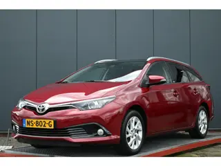 Toyota Auris Touring Sports 1.2T Volcano Edition trekhaak panoramadak