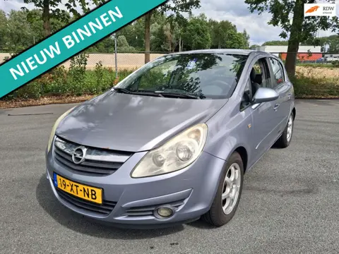 Opel Corsa 1.4-16V Cosmo ZO INGERUILD ZO WEG PRIJSJE