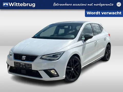 SEAT Ibiza 1.0 TSI 110pk FR Black Edition Panoramadak / Navigatie High / Alcantara / LED / Camera / 