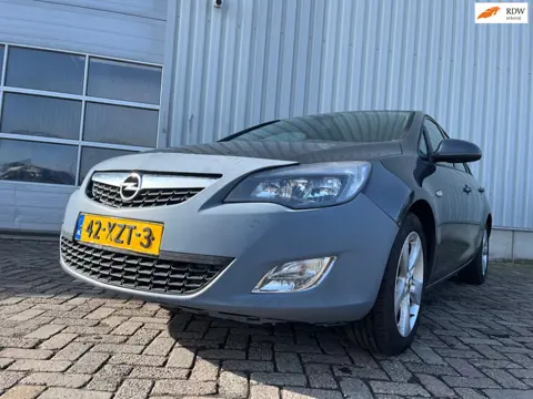 Opel Astra 1.4 Cosmo - Frontschade - Motorschade - Koppakking