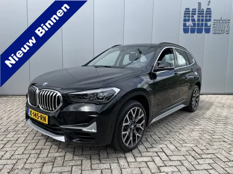 BMW X1 xDrive20i High Executive X-line Trekhaak Navigatie Zwart Leder Stoelverwarming 19 Inch Velgen