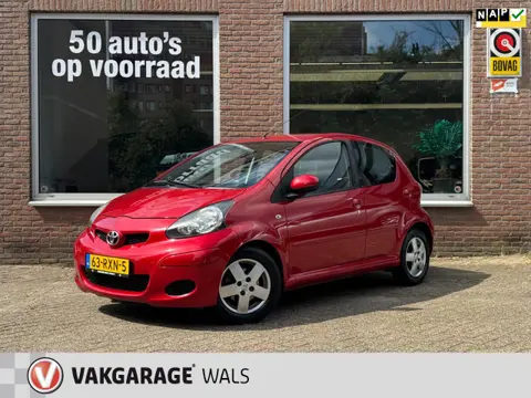 Toyota Aygo 1.0-12V ASPIRATION RED NAVIGATOR | AIRCO | VELGEN | NAVI | HALF LEER | NAP