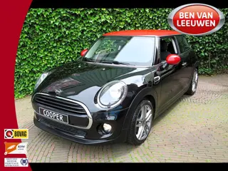 MINI Cooper 1.5 F56 LCI met Navi, BT, Clima, PDC en 17"