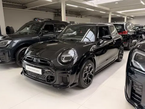 MINI 3-deurs 1.5 Cooper C John Cooper Works | Achteruitrijcamera | Apple Carplay | Sportstoelen