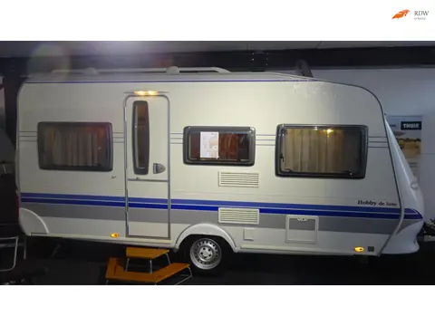 HOBBY de LUXE 450 UF 2008 VASTBED RONDZIT MOVER BOVAG 2026 leeg 1033 kg