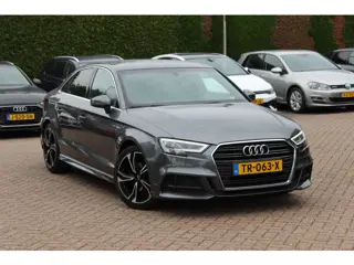 Audi A3 Limousine 1.5 TFSI CoD Sport S Line Edition / Navigatie / Parkeerhulp V+A / 18'' / Half Lede