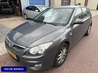 Hyundai i30 1.4i Blue Dynamic 2010 NAP APK 3-2027 Airco Met Boekjes. Rijdt prima.