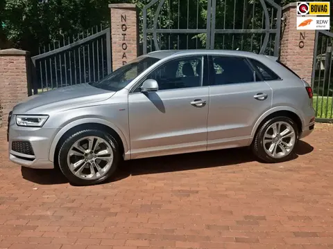 Audi Q3 2.0 TFSI quattro S-Line Trekhaak Camera Side Assist Leren int.