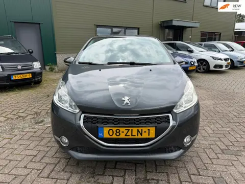 Peugeot 208 1.2 VTi Active, Airco, Loopt op 2 cilinders, APK 01-11-2026.