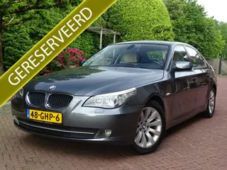 BMW 5 Serie 520i Exe Leder int. Navi. Trekhaak Nw.staat