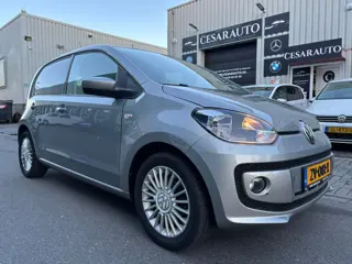 Volkswagen up! 1.0 high up! BlueMotion / 154 DKM / Panoramadak !!!
