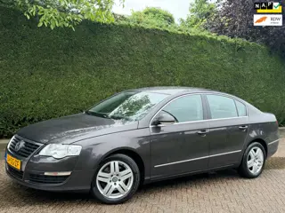 Volkswagen Passat 2.0 FSI Comfortline RIJDGOED/AIRCO/1E EIG