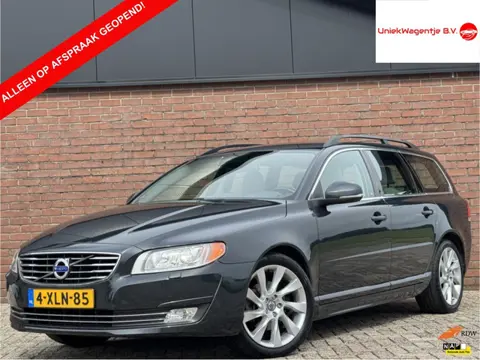 Volvo V70 1.6 T4 MOMENTUM | NL-AUTO! | DEALER OH! | LEDER!