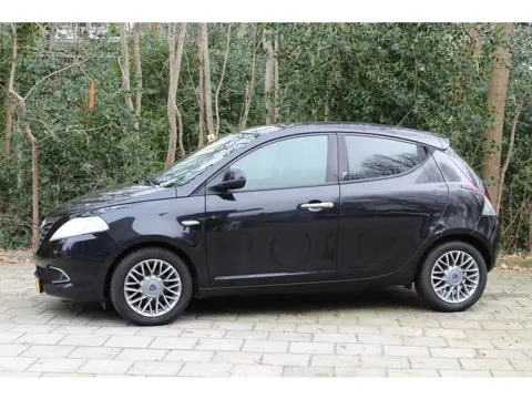 Lancia Ypsilon 0.9 TwinAir Silver airco cruise Leuke auto!