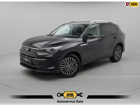 Volkswagen Tiguan 1.5 eTSI 'Goal' * Trekhaak * Rondomzichtcamera * Sideassistent *