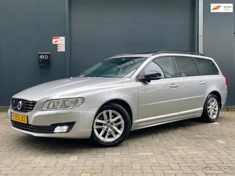 Volvo V70 2.0 D4 Summum VOL OPTIES LEER HARMAN/KARDON STANDKACHEL NAVI BLUETOOTH ACC DODEHOEK DEALER