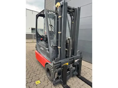 Linde E16C-02 1,6 ton elektrische heftruck (bj 2006)