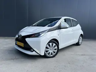 Toyota Aygo 1.0 VVT-i x-play AIRCO CAMERA LED 5 DEURS
