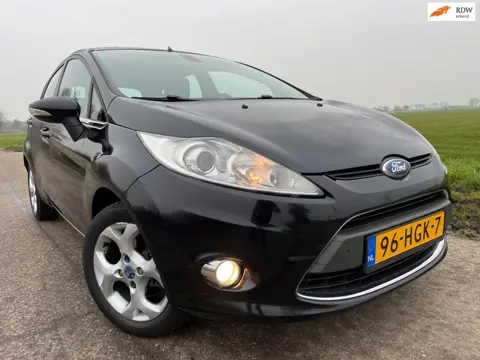 Ford Fiesta 1.4 Titanium / 5 drs clima pdc