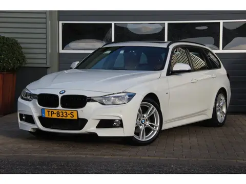 BMW 3-serie Touring 318i M Sport | 2E EIGENAAR | PANO-DAK | LEDER | HARMAN-KARDON | SPORTONDERSTEL |