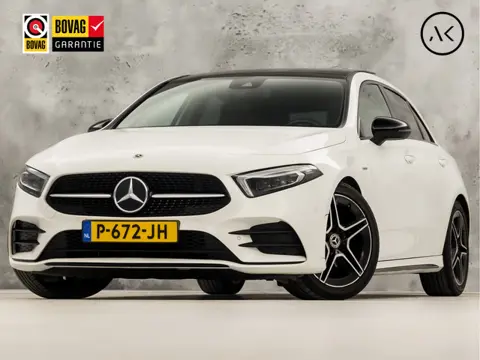Mercedes-Benz A-Klasse 180 AMG Sport Automaat (SCHUIFDAK, SFEERVERLICHTING, GROOT NAVI, LEDER/ALCANT