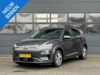 HYUNDAI KONA EV PREMIUM 64 KWH I LEDEREN BEKLEDING I 3-FASE I 100% SOH I STOELVERWARMING I APPLE CAR