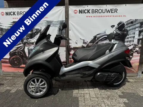 Piaggio MP3 500 LT nieuwstaat / weinig KM /veel optie's