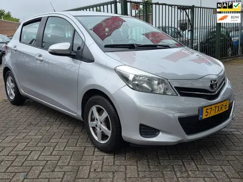 Toyota Yaris 1.0 VVT-i Aspiration 3e eigenaar dealer onderhouden achteruit camera trekhaak airco ele