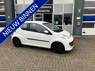 Peugeot 107 1.0-12V met Airconditioning. Geleverd met Nw APK. 123000 Km