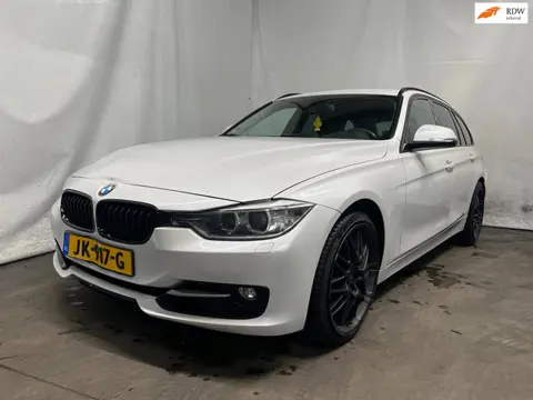 BMW 3-serie Touring 320i - Achter schade - Front schade