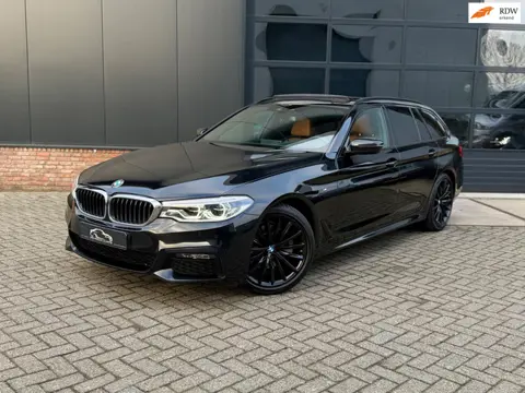 BMW 5-serie Touring 520i High Executive Panoramdak/Headup/Leer