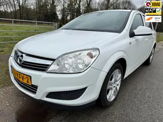 Opel Astra 1.4 Edition top onderhouden|airco