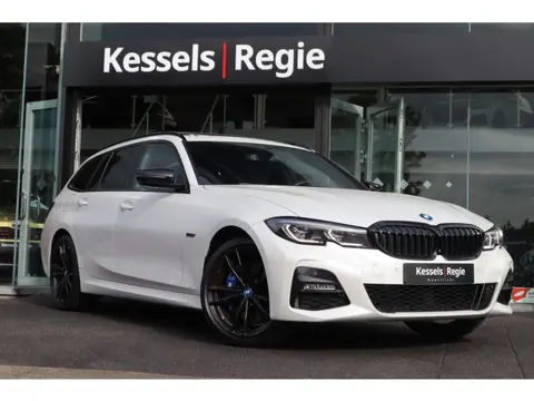 BMW 3 Serie Touring 330e M-sport | Pano | Memory | Laser | El.Haak | 360 | Carbon | HiFi | Keyless |