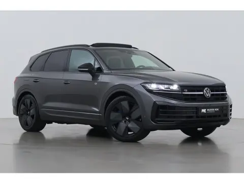 Volkswagen Touareg 3.0 TSi eHybrid 4MOTION R | FINAL EDITION | Luchtvering | Trekhaak | Panoramdak |