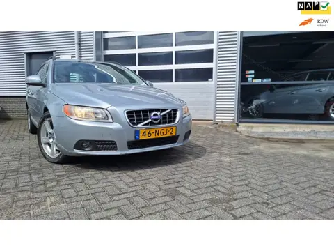 Volvo V70 2.0T Momentum/ trekhaak/Leer/Stoel verwarming/Pdc/Enz
