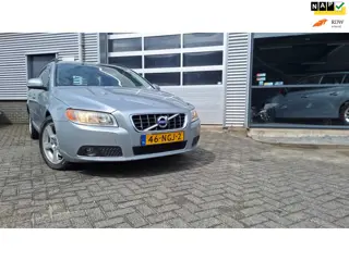 Volvo V70 2.0T Momentum/ trekhaak/Leer/Stoel verwarming/Pdc/Enz