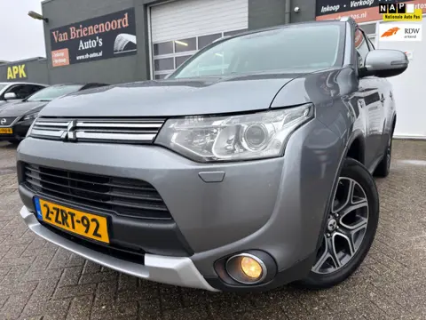 Mitsubishi Outlander 2.0 PHEV Executive Edition X-Line van 2de Eig met trekhaak en parkeercamera en 