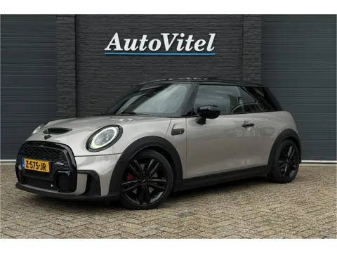MINI 3-deurs 2.0 Cooper S | JCW-Pakket | Full Option | Pano | Verlaagd | JCW Pro-Uitlaat | PPF