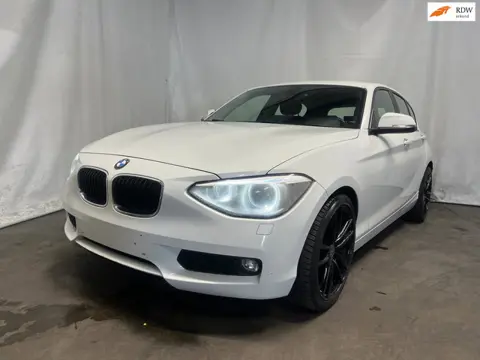 BMW 1-serie 118d Corporate Business Line Ultimate Edition - Belgische auto - Motorlamp - Schade