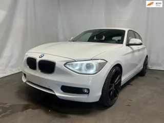 BMW 1-serie 118d Corporate Business Line Ultimate Edition - Belgische auto - Motorlamp - Schade