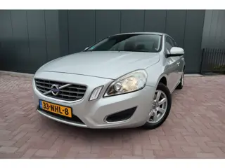 Volvo S60 2.0T Intro Edition Navigatie Trekhaak  Pdc  Etc.