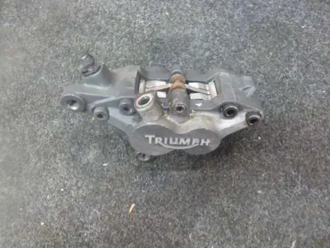 REMKLAUW LINKS VOOR Triumph Sprint ST 955 1999 - 2005