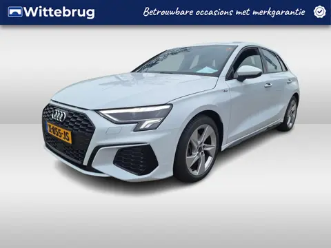 Audi A3 Sportback 30 TFSI S-edition Automaat Full LED verlichting / Parkeersensoren / 17 " LM velgen
