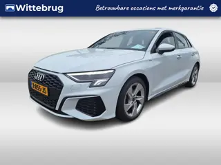 Audi A3 Sportback 30 TFSI S-edition Automaat Full LED verlichting / Parkeersensoren / 17 " LM velgen