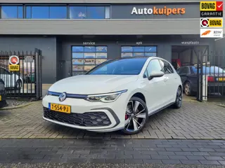 Volkswagen Golf 1.4 eHybrid GTE | Met panoramadak, adaptive cruise, stoel- en stuurwielverwarming en