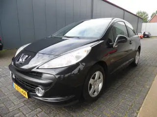 PEUGEOT 207 1.4 XR