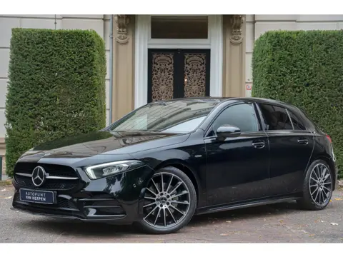 Mercedes-Benz A-klasse 250 AMG Edition ADAPTIVE | CARPLAY | CAMERA | AMBIANT | 19 INCH