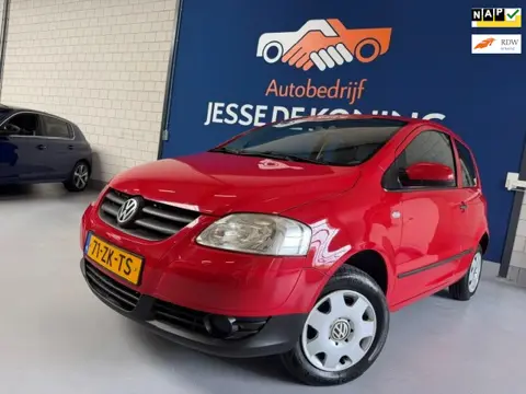 Volkswagen Fox 1.4 Trendline / bj.2008 / kleur: rood / stuurbekrachtiging / stereo / APK tot 06/2027