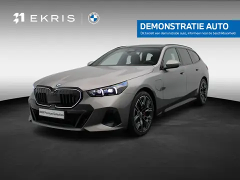 BMW 5 Serie Touring 530e M Sport Edition | Innovation Pack | Stuurwielrand Verwarmd | Trekhaak | Pan