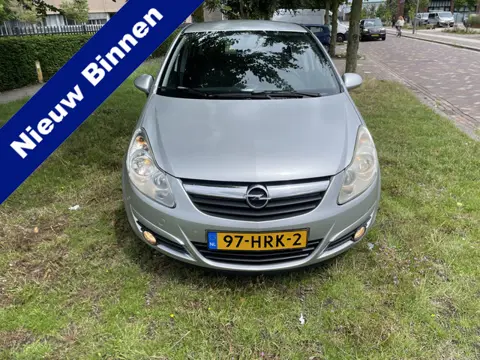 Opel Corsa 1.4-16V Enjoy Zeer lage stand nl nap lees tekst dak en motor kap is iets dof zie foto’s